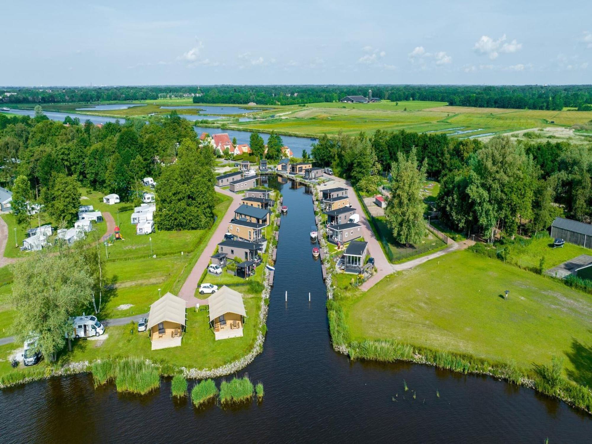 Detached Villa With Dishwasher Leeuwarden At 21Km Suameer Bagian luar foto