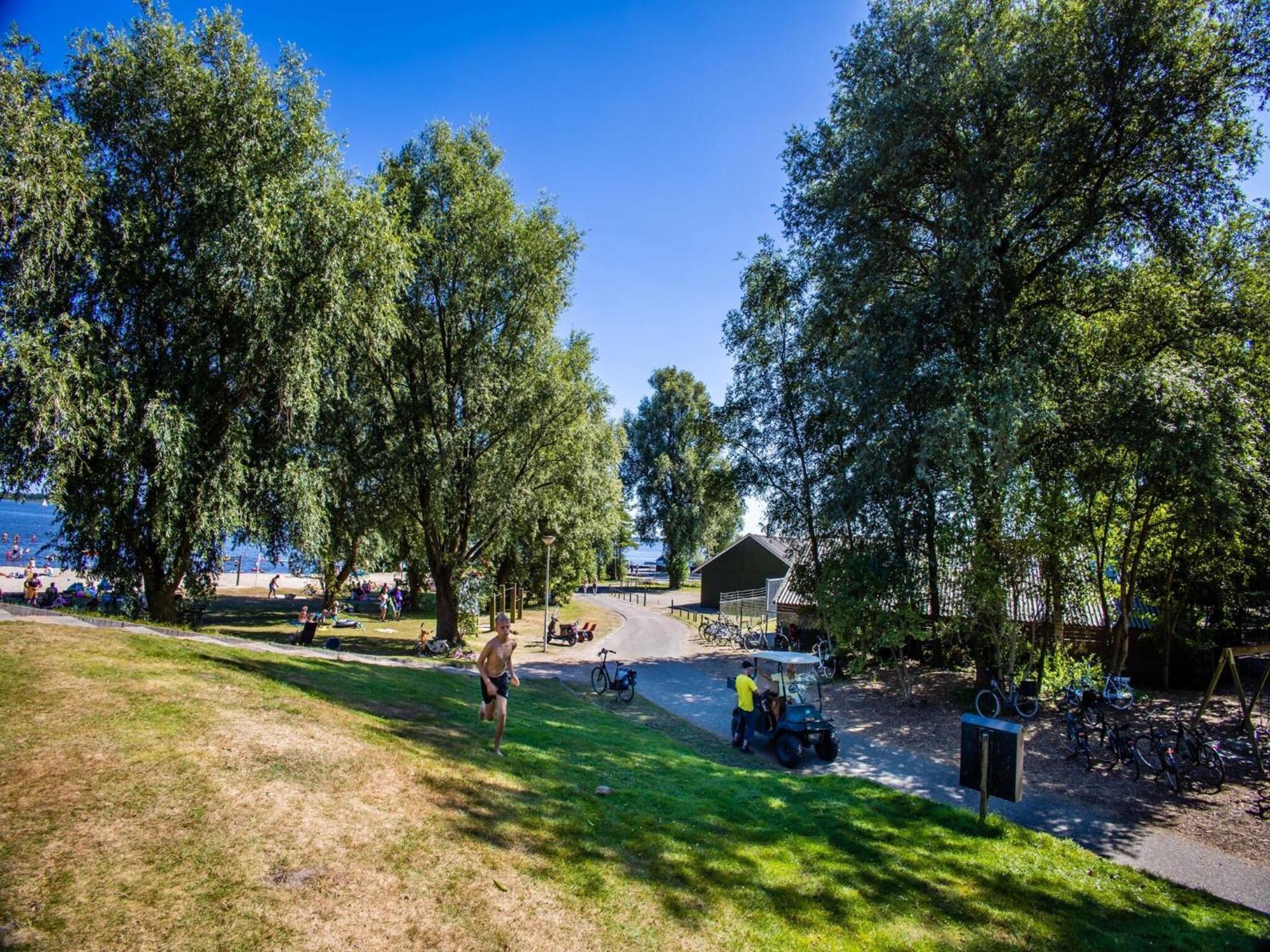 Detached Villa With Dishwasher Leeuwarden At 21Km Suameer Bagian luar foto